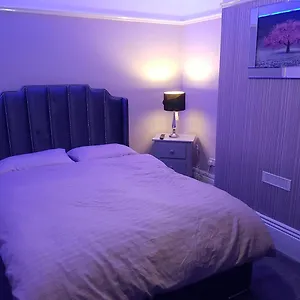 Highfields Living - Ensuite- Free Wifi- Free Local Parking Guest house Sheffield